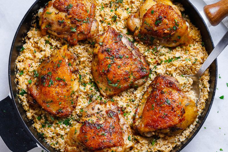 Buttery Garlic Herb Chicken and Lemon Parmesan Cauliflower Rice - #recipe by #eatwell101 - https://www.eatwell101.com/garlic-herb-chicken-and-lemon-cauliflower-rice