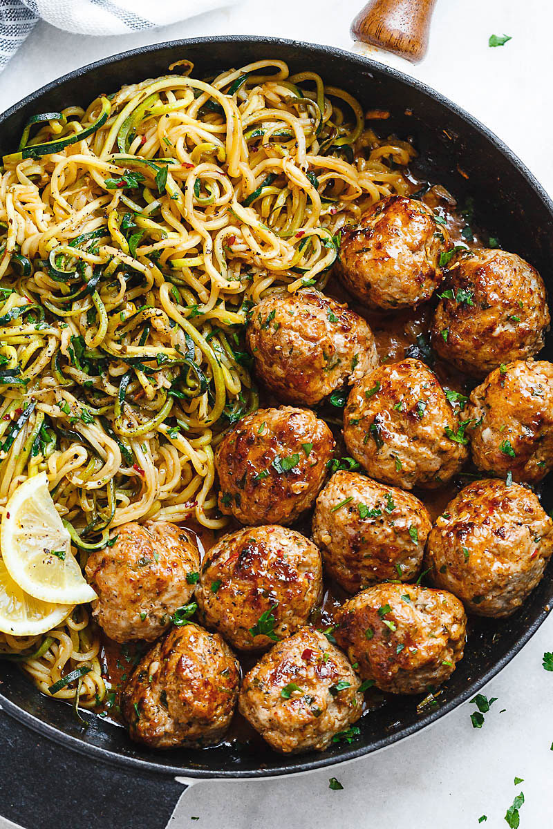 Garlic Butter Meatballs with Lemon Zucchini Noodles - #eatwell101 #recipe This easy and nourishing skillet meal is absolutely fabulous in every way imaginable! #Garlic #Butter #Meatballs #Lemon #Zucchini #Noodles #dinner #recipe!