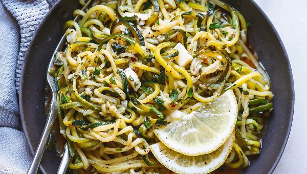 Lemon Garlic Butter Zucchini Noodles - #recipe by #eatwell101 - https://www.eatwell101.com/garlic-butter-zucchini-noodles-recipe