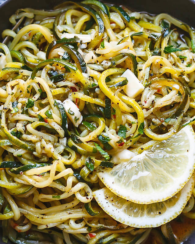 Lemon Garlic Butter Zucchini Noodles - #recipe by #eatwell101 - https://www.eatwell101.com/garlic-butter-zucchini-noodles-recipe