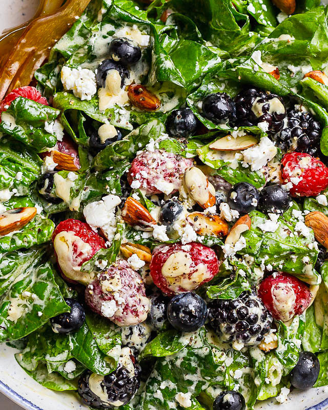 Mixed Berries Spinach Salad - #recipe by #eatwell101 - https://www.eatwell101.com/mixed-berries-spinach-salad-recipe