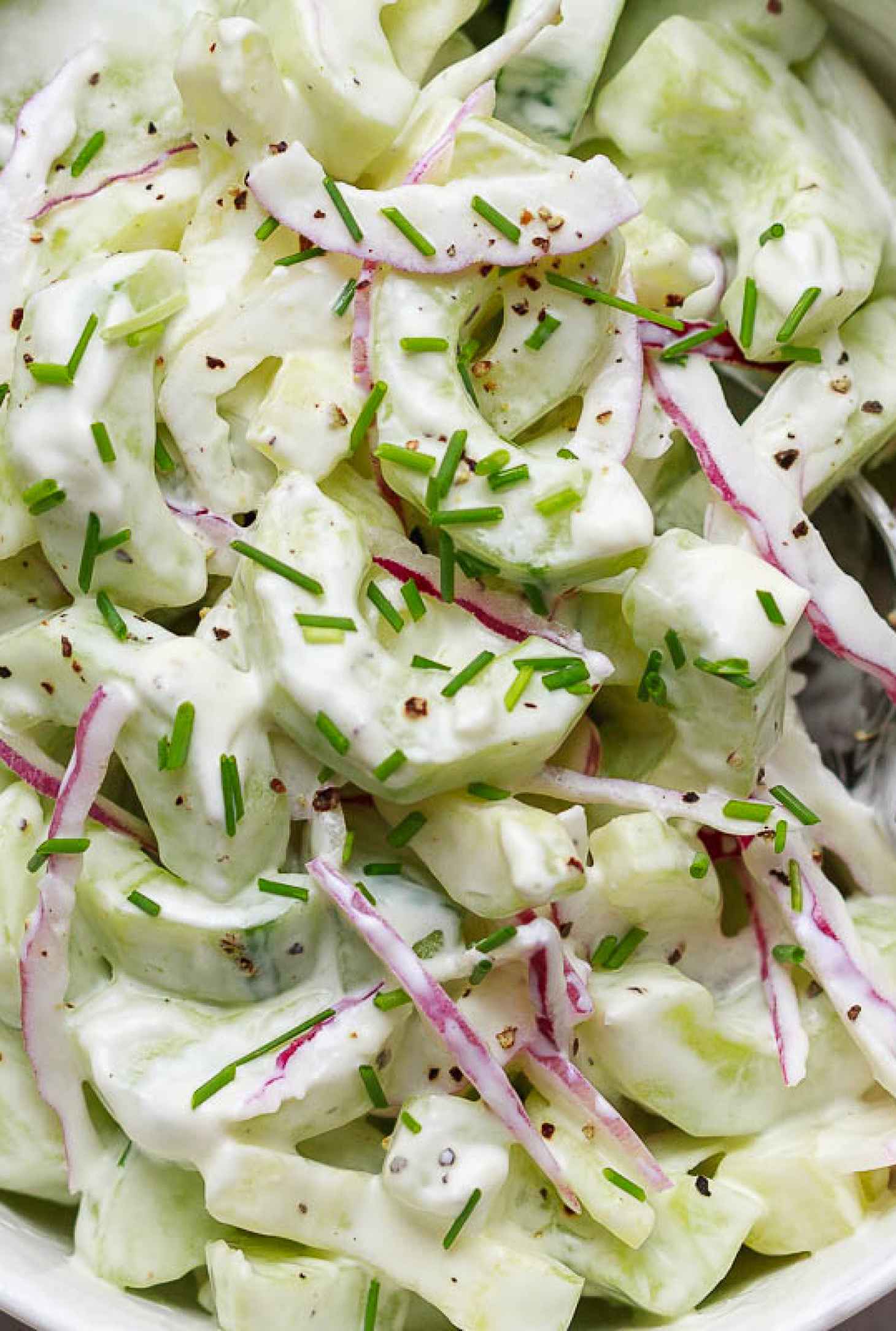 The Easiest Creamy Cucumber Salad - #recipe by #eatwell101 - https://www.eatwell101.com/creamy-cucumber-salad-recipe