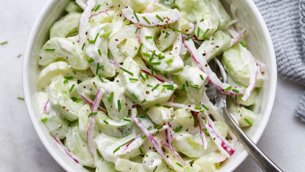 The Easiest Creamy Cucumber Salad - #recipe by #eatwell101 - https://www.eatwell101.com/creamy-cucumber-salad-recipe