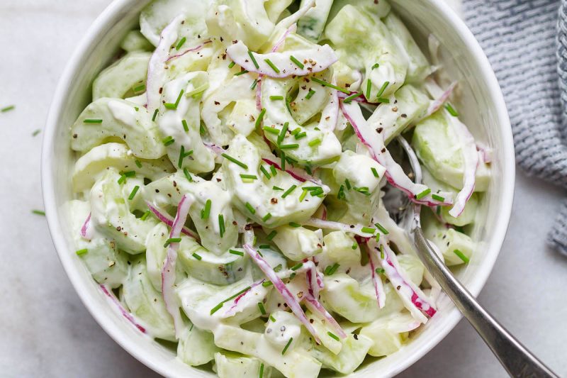 The Easiest Creamy Cucumber Salad - #recipe by #eatwell101 - https://www.eatwell101.com/creamy-cucumber-salad-recipe