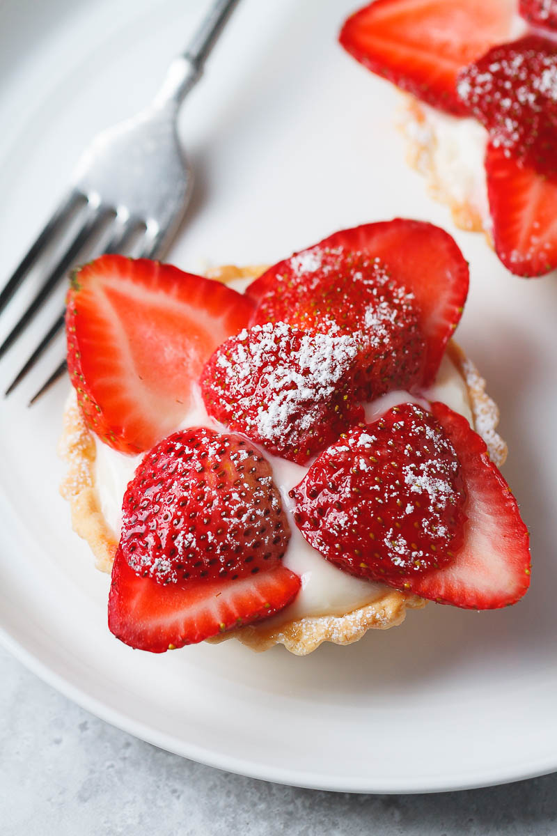 Strawberry Cheesecake Cups - So easy and delicious! One of our favorite Spring desserts! 
