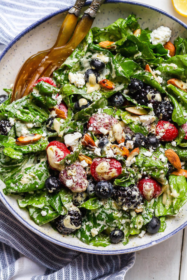 Berries Spinach Salad Recipe - #recipe by #eatwell101 - https://www.eatwell101.com/mixed-berries-spinach-salad-recipe