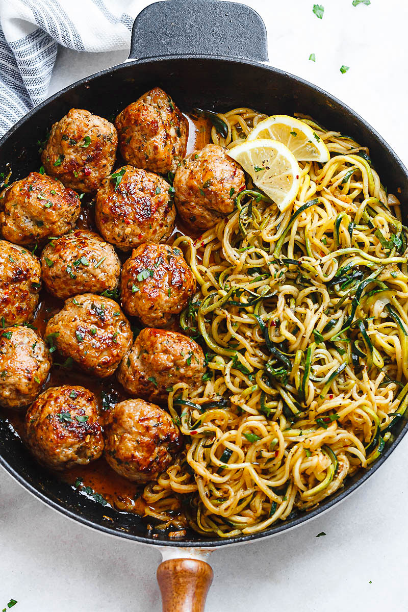 Garlic Butter Meatballs with Lemon Zucchini Noodles - #eatwell101 #recipe This easy and nourishing skillet meal is absolutely fabulous in every way imaginable! #Garlic #Butter #Meatballs #Lemon #Zucchini #Noodles #dinner #recipe