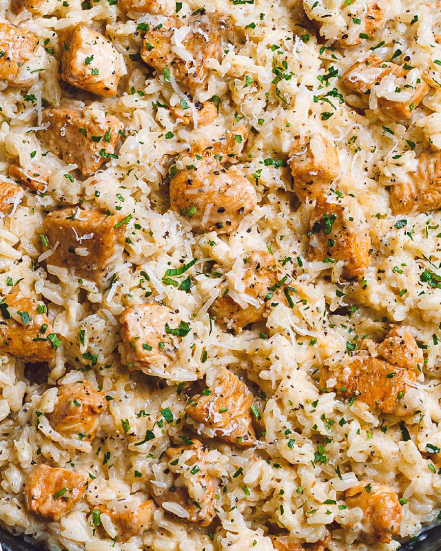 One-Pan Creamy Parmesan Chicken and Rice - #recipe by #eatwell101 - https://www.eatwell101.com/one-pan-creamy-parmesan-chicken-and-rice