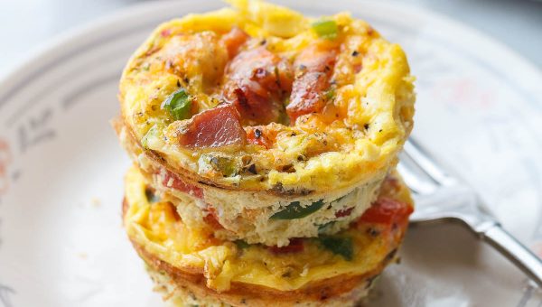 Egg Muffin Breakfast – Keto Low-Carb Cups - #recipe by #eatwell101 - https://www.eatwell101.com/keto-low-carb-breakfast-egg-muffins-recipe