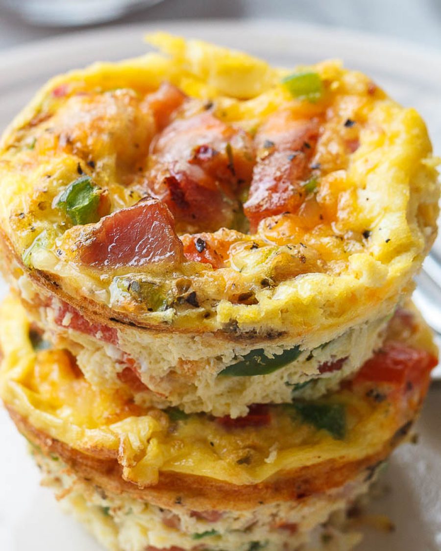 Egg Muffin Breakfast – Keto Low-Carb Cups - #recipe by #eatwell101 - https://www.eatwell101.com/keto-low-carb-breakfast-egg-muffins-recipe