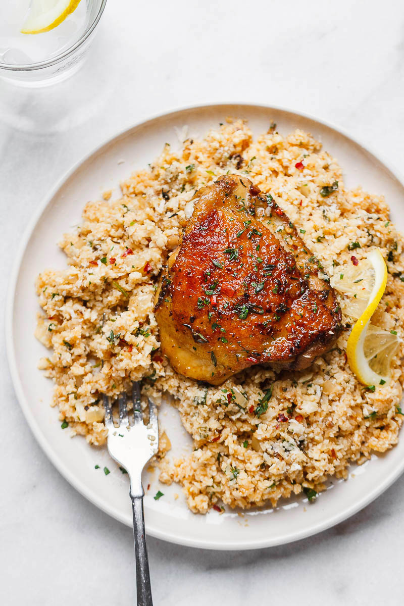 Buttery Garlic Herb Chicken with Lemon Cauliflower Rice -The best low-carb and gluten-free dish for dinner! Ready in 30 minutes.