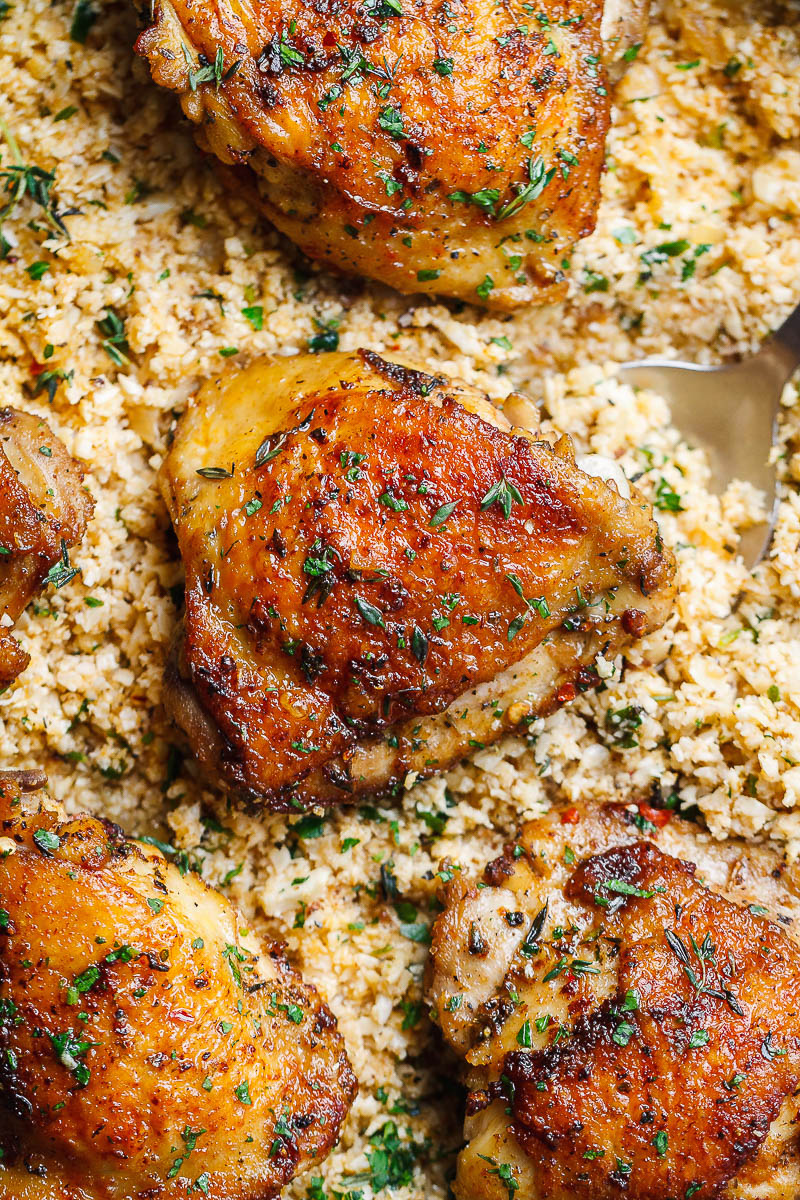 Buttery Garlic Herb Chicken with Lemon Cauliflower Rice -The best low-carb and gluten-free dish for dinner! Ready in 30 minutes.