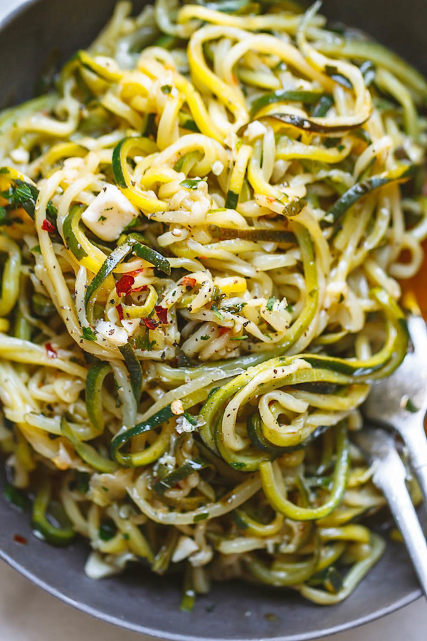 Lemon Garlic Butter Zucchini Noodles - #recipe by #eatwell101 - https://www.eatwell101.com/garlic-butter-zucchini-noodles-recipe