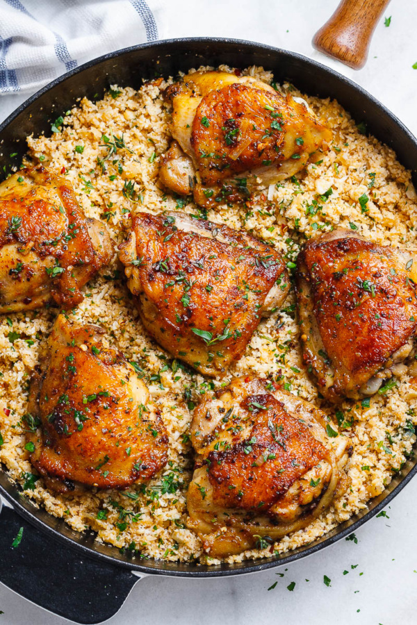 Buttery Garlic Herb Chicken and Lemon Parmesan Cauliflower Rice - #recipe by #eatwell101 - https://www.eatwell101.com/garlic-herb-chicken-and-lemon-cauliflower-rice