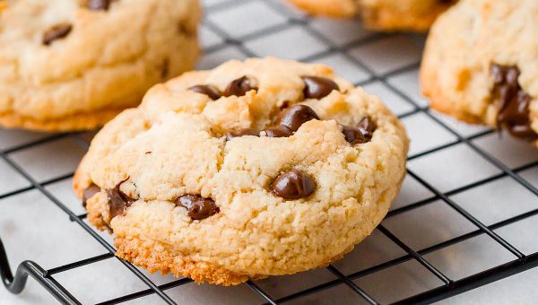 Chocolate Chip Cookies {Low Carb, Keto, Paleo} - #recipe by #eatwell101 - https://www.eatwell101.com/keto-chocolate-chip-cookies-recipe