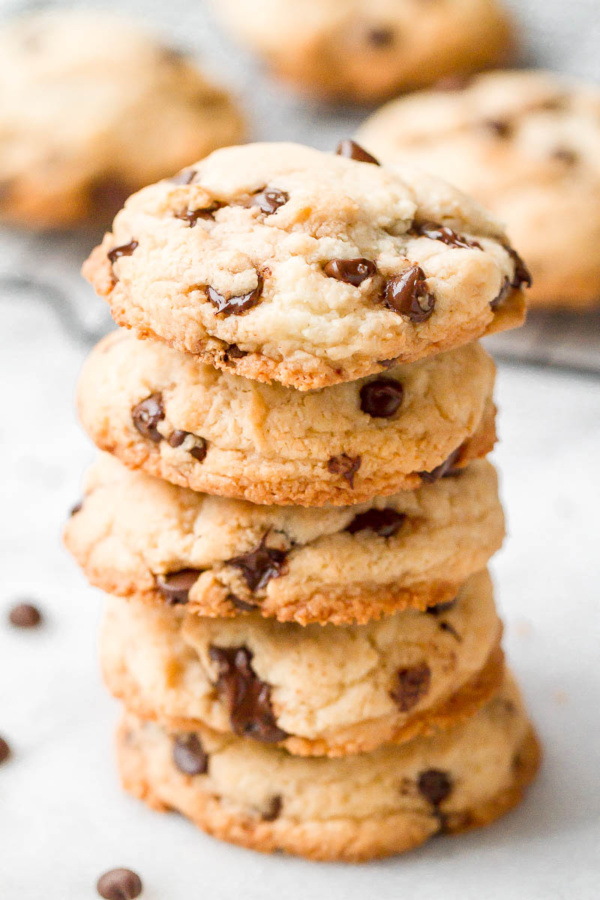 Chocolate Chip Cookies {Low Carb, Keto, Paleo} - #recipe by #eatwell101 - https://www.eatwell101.com/keto-chocolate-chip-cookies-recipe