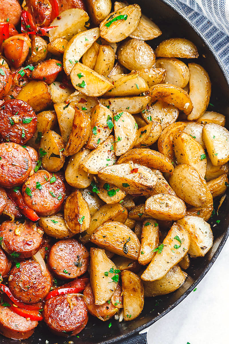 https://www.eatwell101.com/wp-content/uploads/2018/04/potato-sausage-meal.jpg