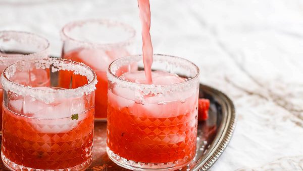 Raspberry Basil Margarita - #recipe by #eatwell101 - https://www.eatwell101.com/raspberry-basil-margarita-cocktail-recipe