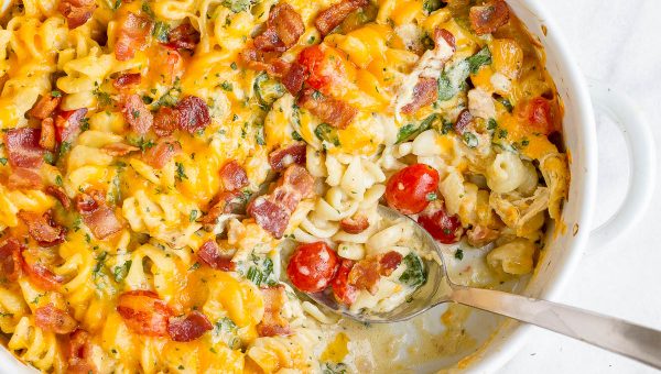 Cheesy Chicken Spinach Pasta Casserole - #recipe by #eatwell101 - https://www.eatwell101.com/chicken-pasta-casserole-recipe