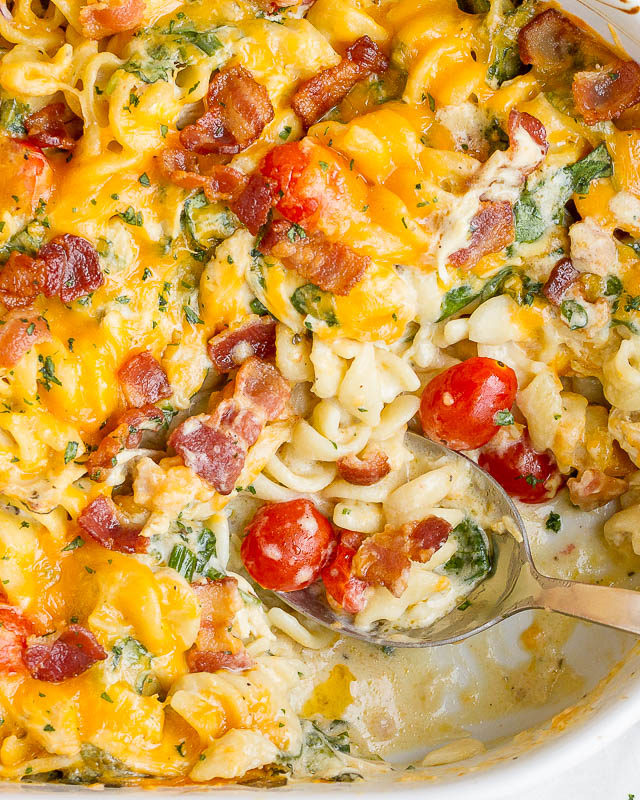 Cheesy Chicken Spinach Pasta Casserole - #recipe by #eatwell101 - https://www.eatwell101.com/chicken-pasta-casserole-recipe