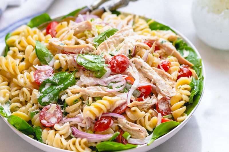Chicken Spinach Pasta Salad with Creamy Ranch Dressing - #recipe by #eatwell101 - https://www.eatwell101.com/chicken-spinach-pasta-salad-recipe