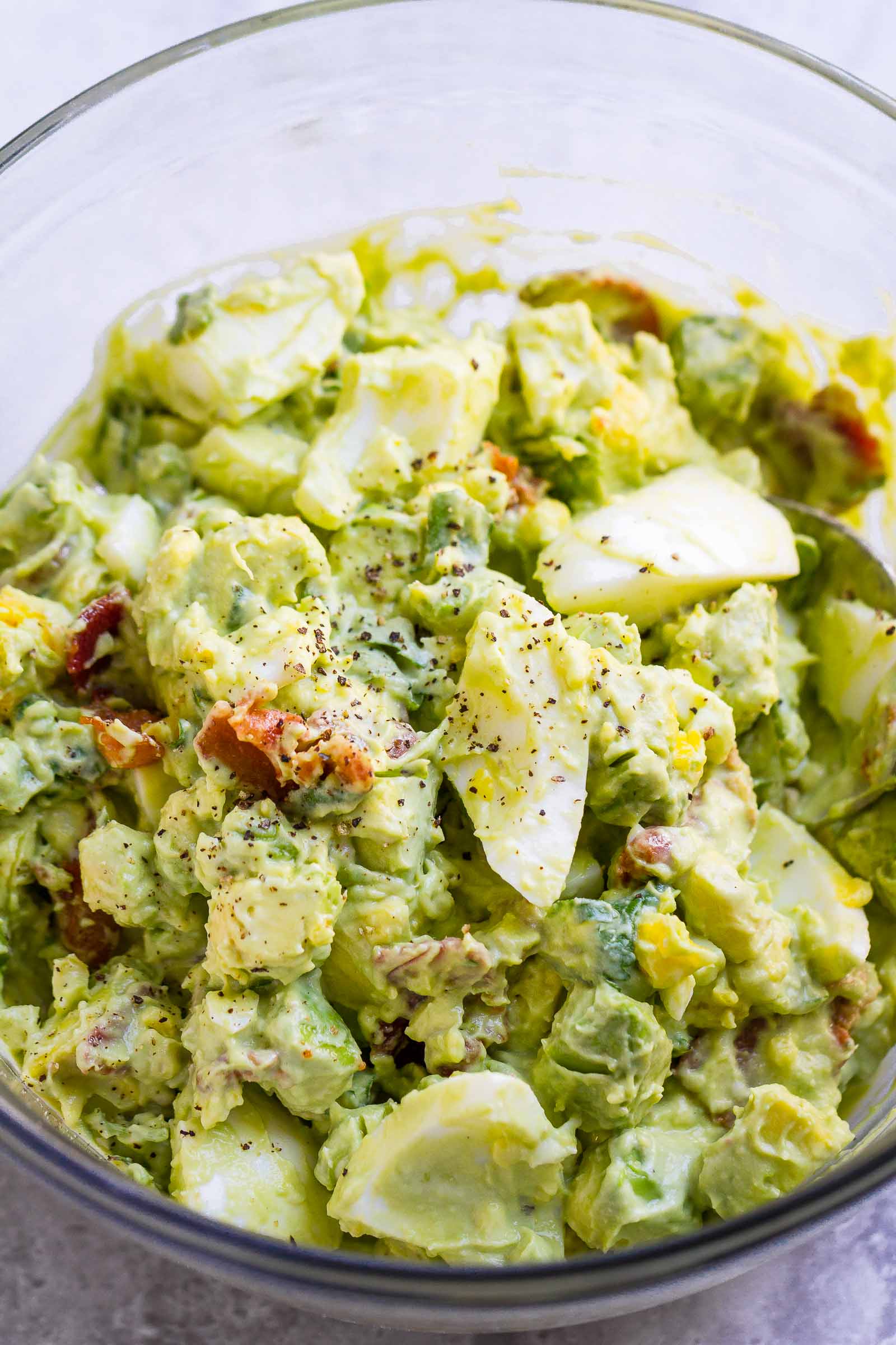 Creamy Avocado Egg Salad with Crispy Bacon – Easy, nutritious, and SO delicious! This chunky avocado egg salad is made with simple ingredients from your pantry.