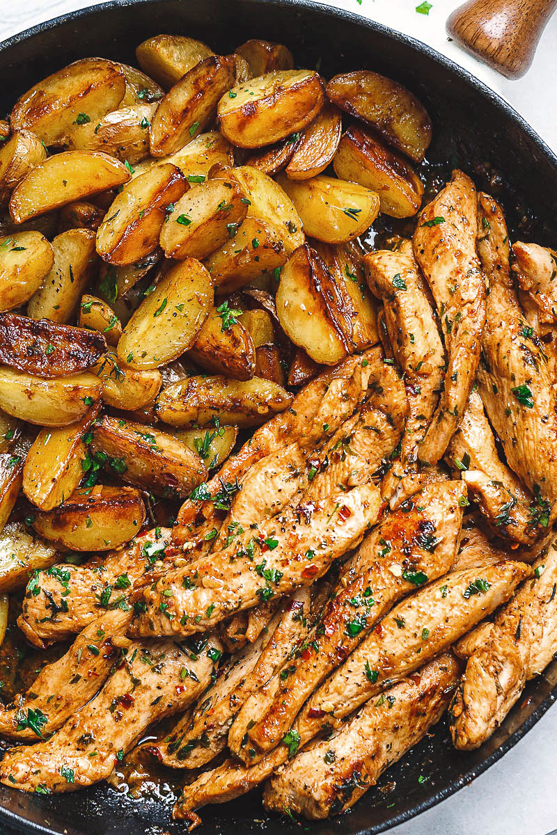 Garlic Butter Chicken and Potatoes Skillet - #eatwell101 #recipe One skillet. This chicken recipe is pretty much the easiest and tastiest  dinner for any weeknight! #Garlic #Butter #Chicken  #Potatoes #Dinner 