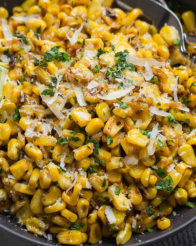 Grilled Corn with Garlic and Parmesan Cheese - #recipe by #eatwell101 - https://www.eatwell101.com/grilled-corn-with-garlic-and-parmesan-cheese