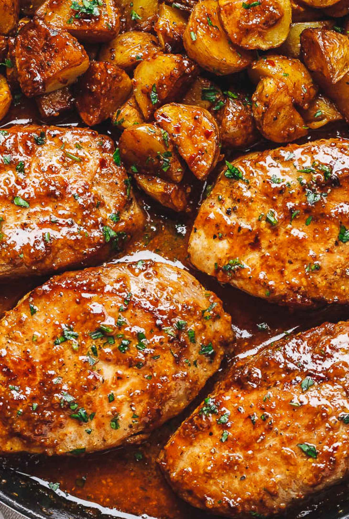 Honey Mustard Pork Chops and Potato Skillet - #recipe by #eatwell101 - https://www.eatwell101.com/honey-mustard-pork-chops-and-potatoes-recipe