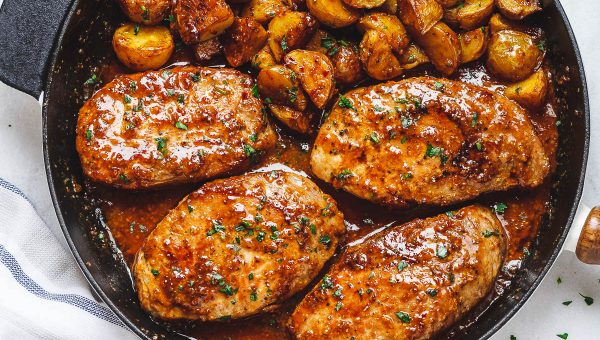Honey Mustard Pork Chops and Potato Skillet - #recipe by #eatwell101 - https://www.eatwell101.com/honey-mustard-pork-chops-and-potatoes-recipe
