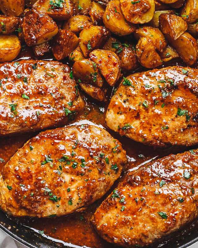 Honey Mustard Pork Chops and Potato Skillet - #recipe by #eatwell101 - https://www.eatwell101.com/honey-mustard-pork-chops-and-potatoes-recipe