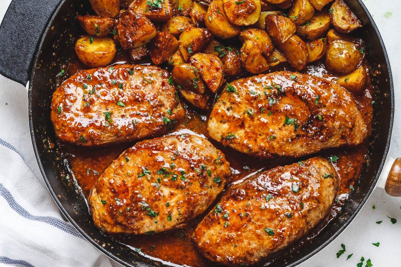 Honey Mustard Pork Chops and Potato Skillet - #recipe by #eatwell101 - https://www.eatwell101.com/honey-mustard-pork-chops-and-potatoes-recipe