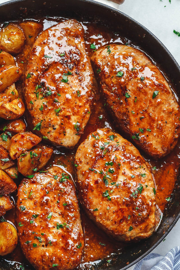 Honey Mustard Pork Chops and Potato Skillet - #recipe by #eatwell101 - https://www.eatwell101.com/honey-mustard-pork-chops-and-potatoes-recipe