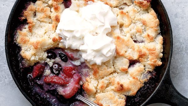 Berry Cobbler {Low-Carb, Keto} - #recipe by #eatwell101 - https://www.eatwell101.com/keto-berry-cobbler-recipe