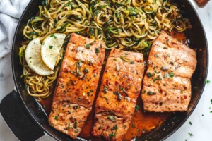 Lemon Garlic Butter Salmon with Zucchini Noodles - Light, low carbs and ready in 20 minutes. Dinner perfection for any weeknight!