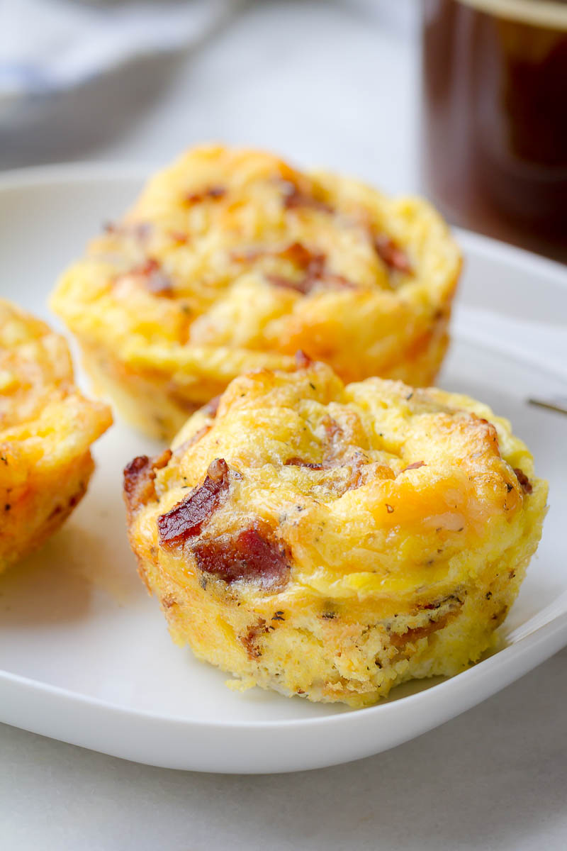 Cheesy Bacon Egg Muffins Rezept-Wie man Eimuffins macht-Eatwell101 ...