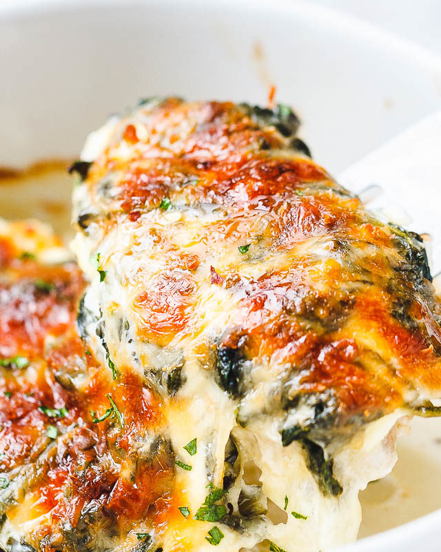 Spinach Chicken Casserole with Cream Cheese and Mozzarella - #recipe by #eatwell101 - https://www.eatwell101.com/spinach-chicken-casserole-recipe