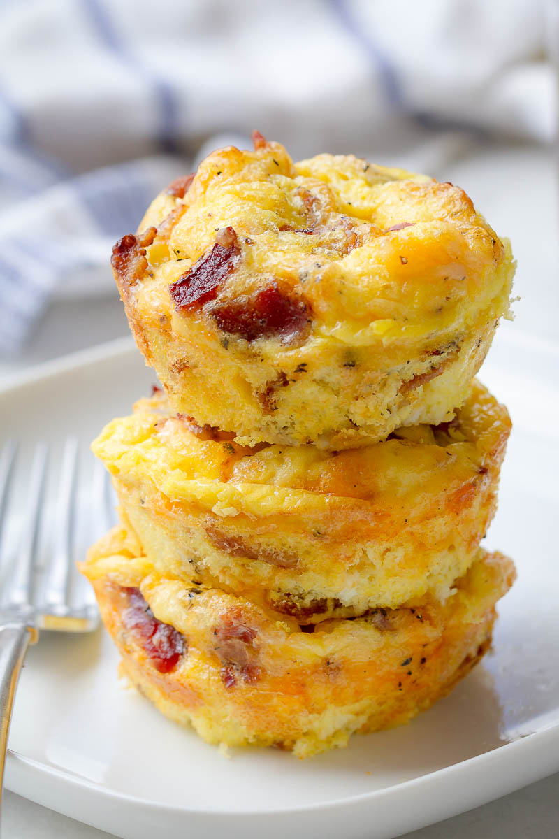 Cheesy Bacon Egg Muffins Rezept-Wie man Eimuffins macht-Eatwell101 ...