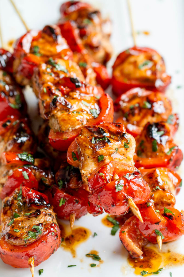 Grilled Chicken with Garlic Brown Sugar Sauce - #recipe by #eatwell101 - https://www.eatwell101.com/grilled-brown-sugar-garlic-chicken