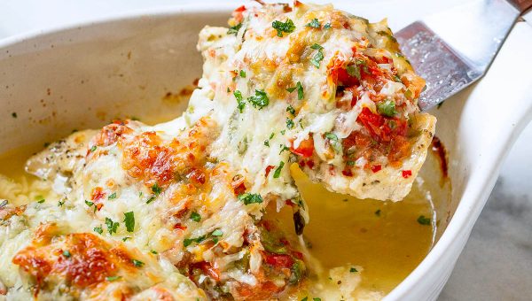 Cheesy Salsa Chicken Casserole - #recipe by #eatwell101 - https://www.eatwell101.com/cheesy-salsa-chicken-casserole-recipe