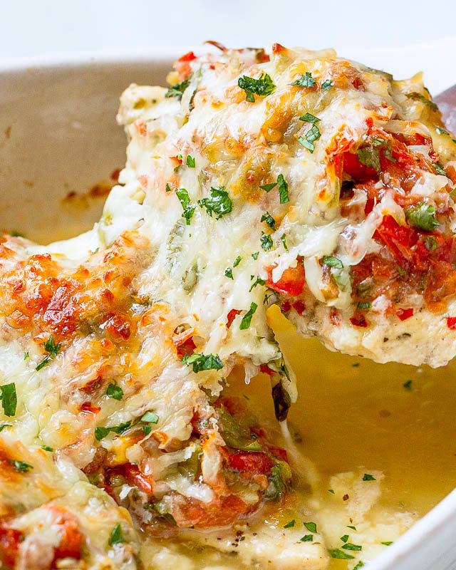 Cheesy Salsa Chicken Casserole - #recipe by #eatwell101 - https://www.eatwell101.com/cheesy-salsa-chicken-casserole-recipe