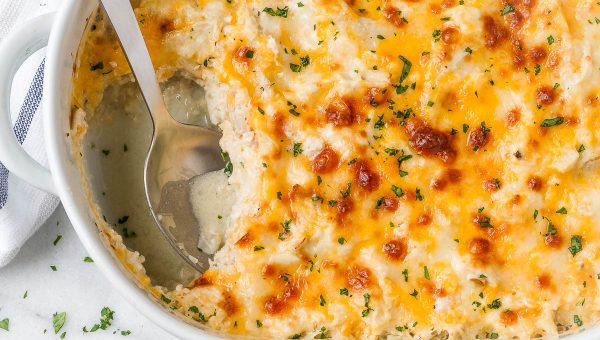Creamy Chicken and Cauliflower Rice Casserole {Keto, Low-Carb} - #recipe by #eatwell101 - https://www.eatwell101.com/creamy-chicken-and-cauliflower-rice-casserole