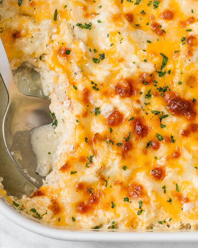 Creamy Chicken and Cauliflower Rice Casserole {Keto, Low-Carb} - #recipe by #eatwell101 - https://www.eatwell101.com/creamy-chicken-and-cauliflower-rice-casserole