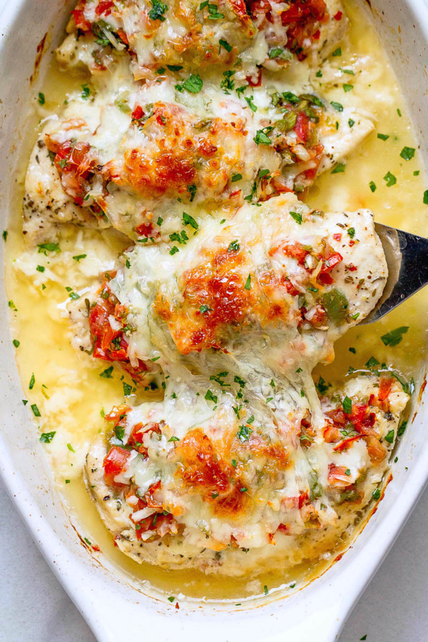 Cheesy Salsa Chicken Casserole - #recipe by #eatwell101 - https://www.eatwell101.com/cheesy-salsa-chicken-casserole-recipe