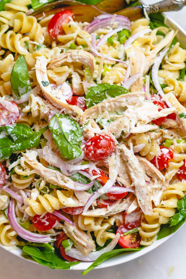 Chicken Spinach Pasta Salad - #recipe by #eatwell101 - https://www.eatwell101.com/chicken-spinach-pasta-salad-recipe