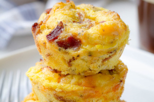 Cheesy Bacon Egg Muffins - Low in carbs and high in protein - The perfect make-ahead breakfast for on the go.