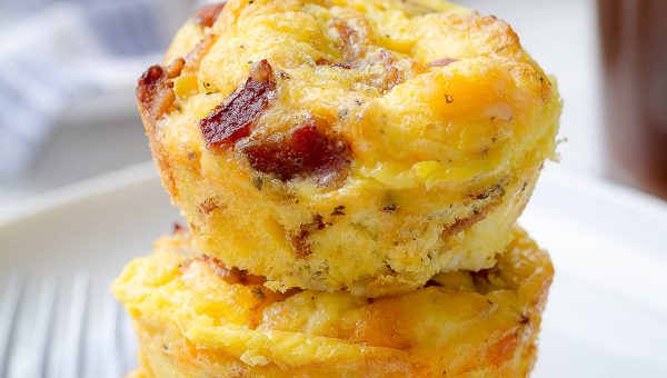 Cheesy Bacon Egg Muffins - #recipe by #eatwell101 - https://www.eatwell101.com/cheesy-bacon-egg-muffins
