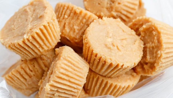 Keto Cream Cheese Peanut Butter Fat Bombs - #recipe by #eatwell101 - https://www.eatwell101.com/keto-peanut-butter-fat-bombs-recipe