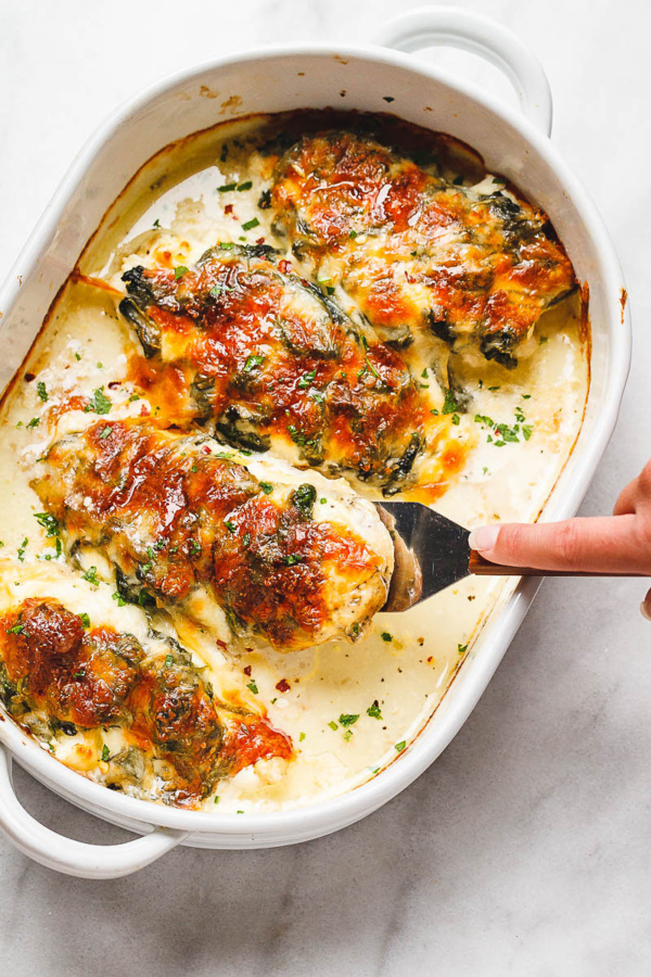 Spinach Chicken Casserole with Cream Cheese and Mozzarella - #recipe by #eatwell101 - https://www.eatwell101.com/spinach-chicken-casserole-recipe