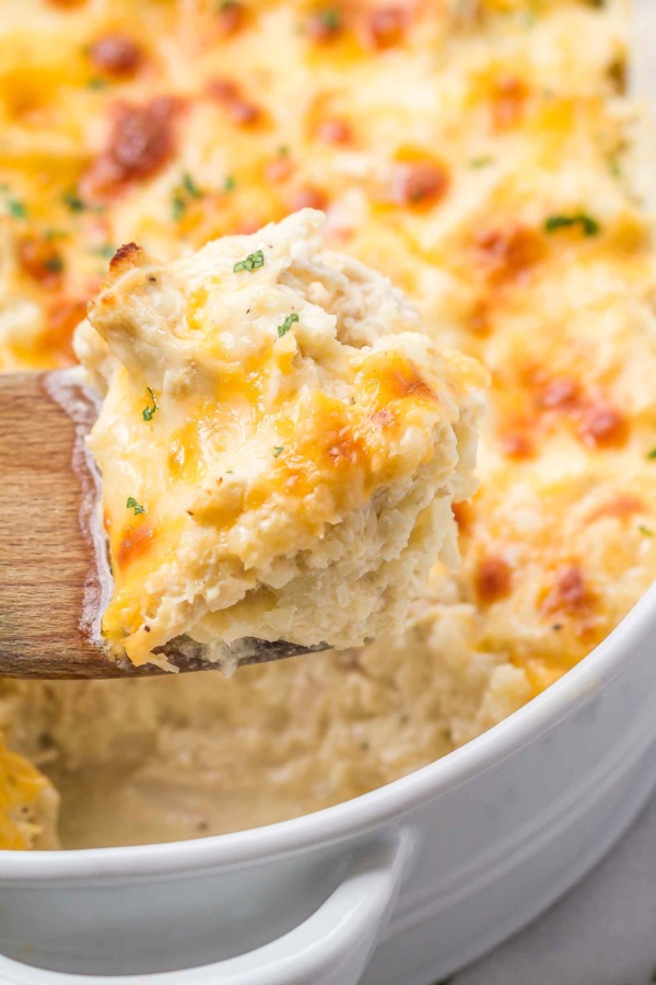 Creamy Chicken and Cauliflower Rice Casserole {Keto, Low-Carb} - #recipe by #eatwell101 - https://www.eatwell101.com/creamy-chicken-and-cauliflower-rice-casserole